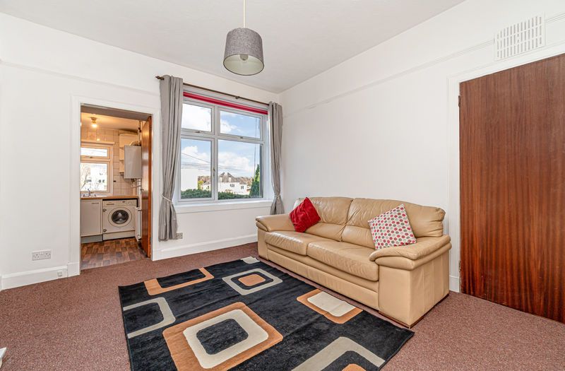 Property photo 3 of 17 Lounge