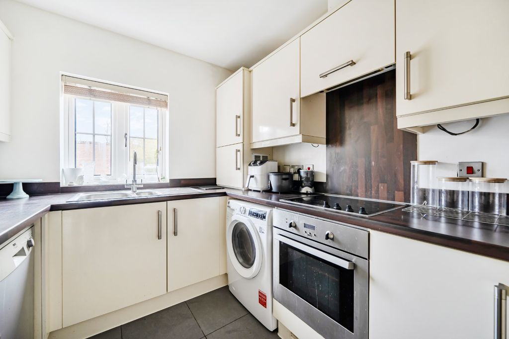 Property photo 2 of 10 Picture No. 12