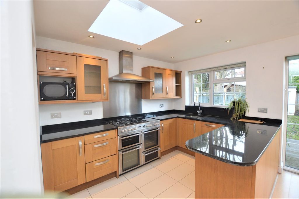 Property photo 2 of 22 Kitchen Diner