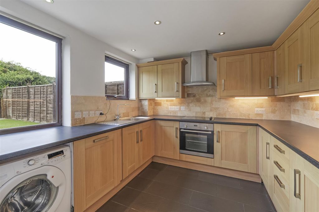 Property photo 2 of 14 04