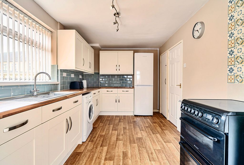 Property photo 2 of 13 1418711-9-69A9Bc9...