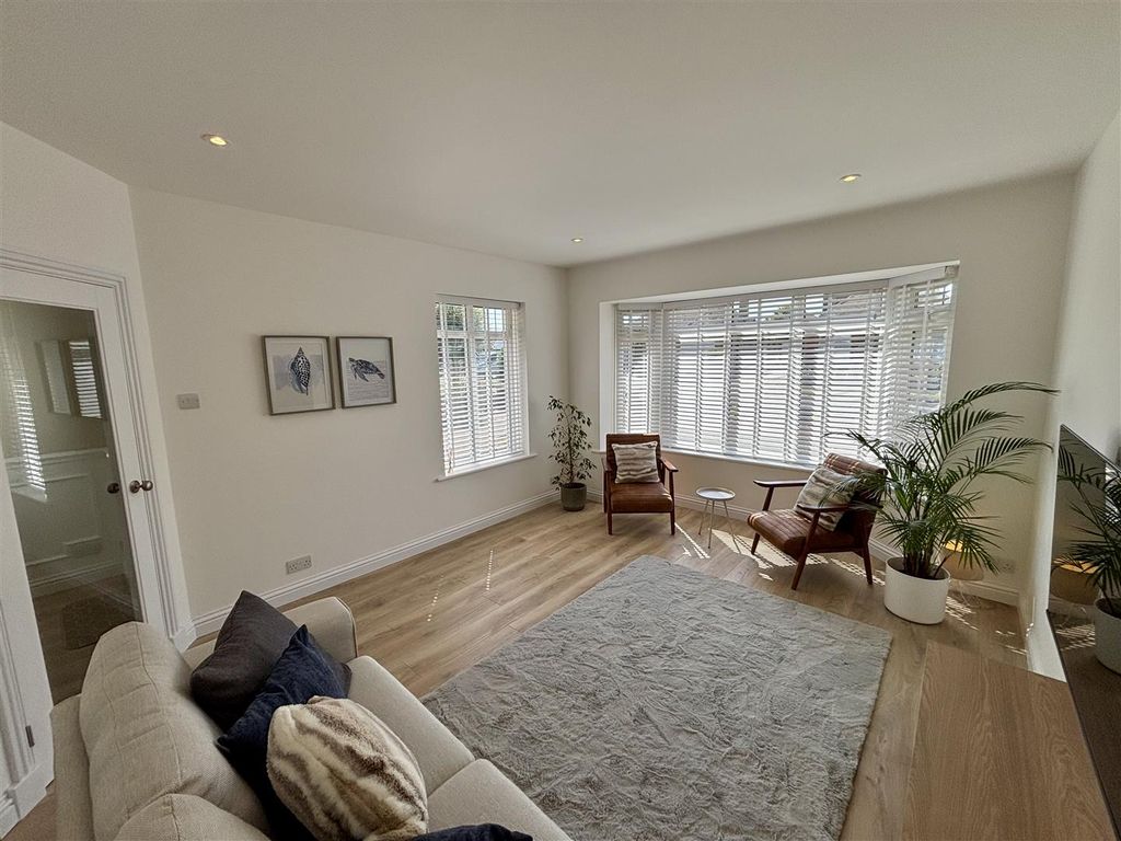 Property photo 3 of 27