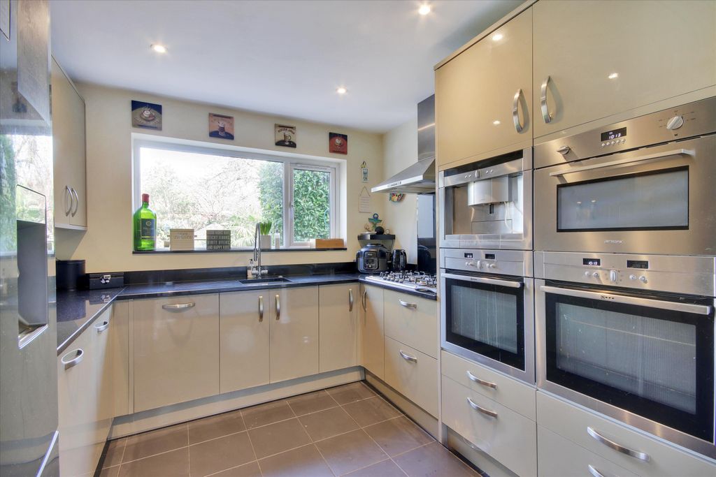 Property photo 3 of 17 Image