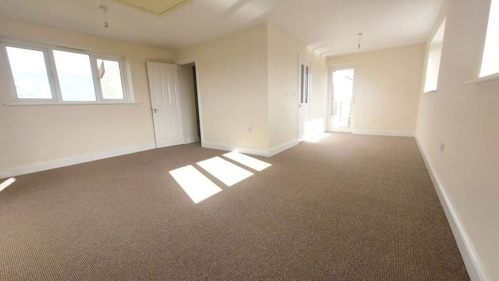 Property photo 3 of 60