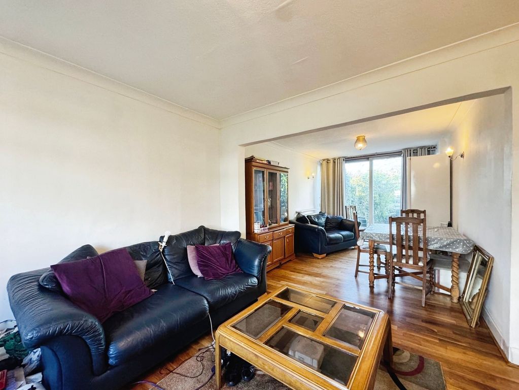 Property photo 2 of 11 Lounge