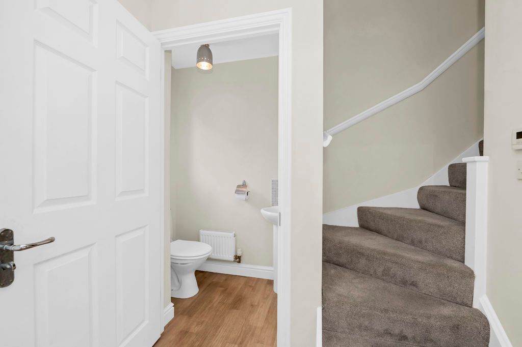 Property photo 3 of 11 Cloakroom