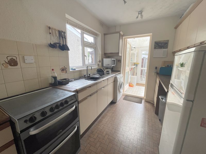 Property photo 3 of 14 Kitchen