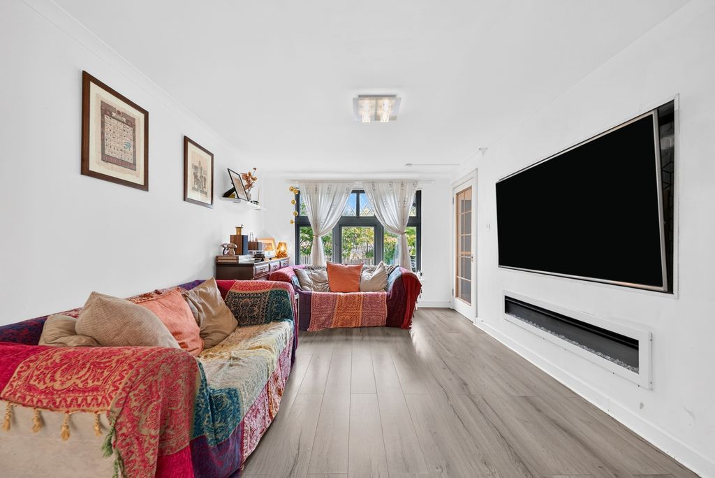 Property photo 3 of 14 Pbox-Img.Jpg