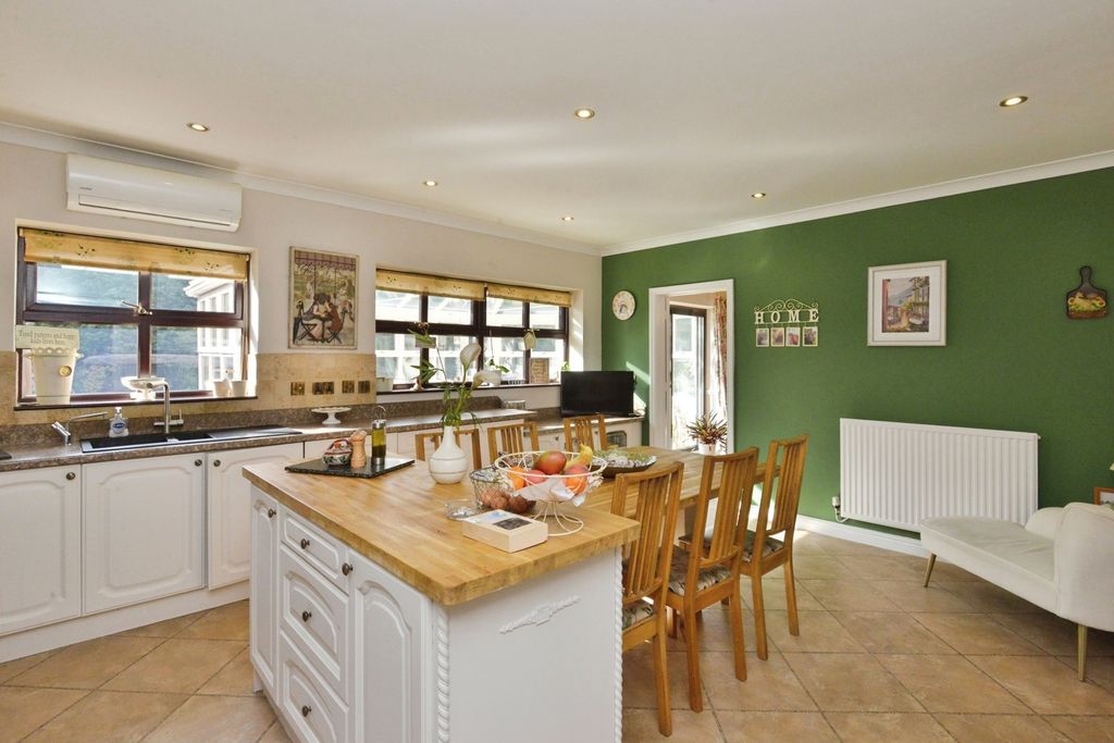 Property photo 2 of 17 Photo