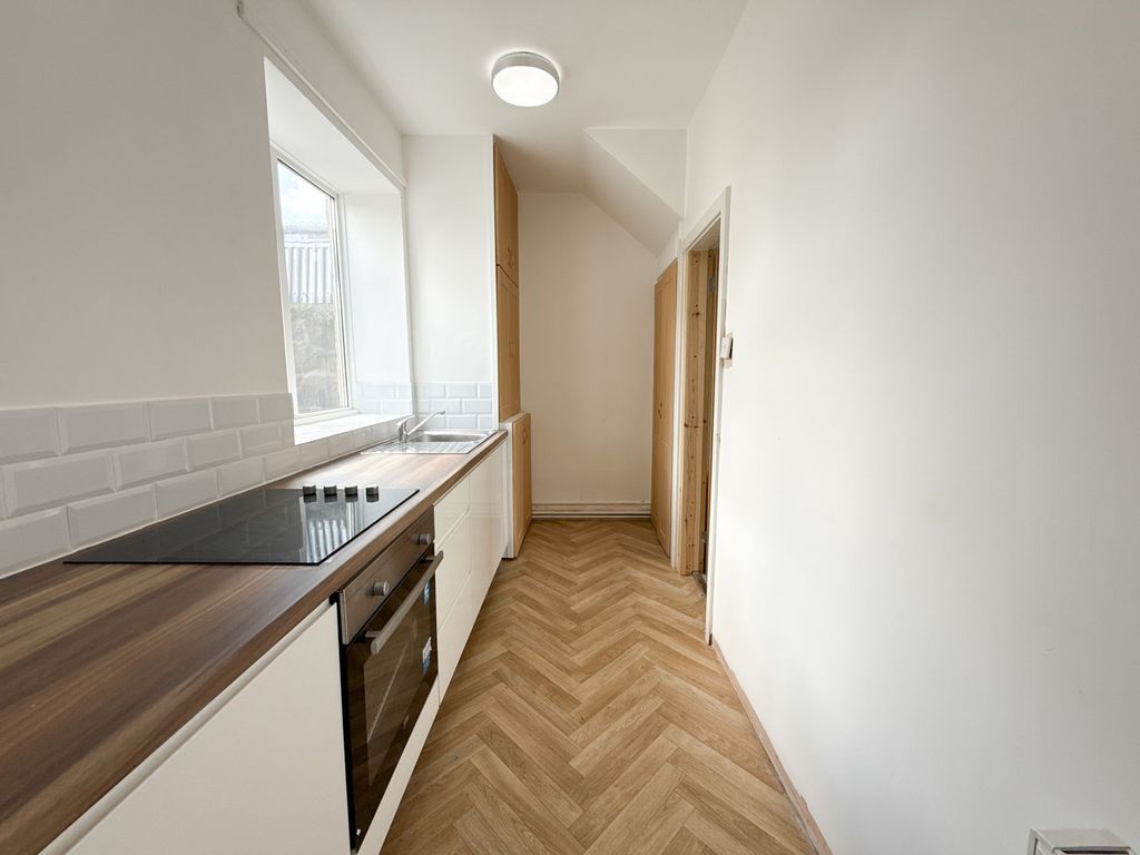 Property photo 3 of 9 Kitchen