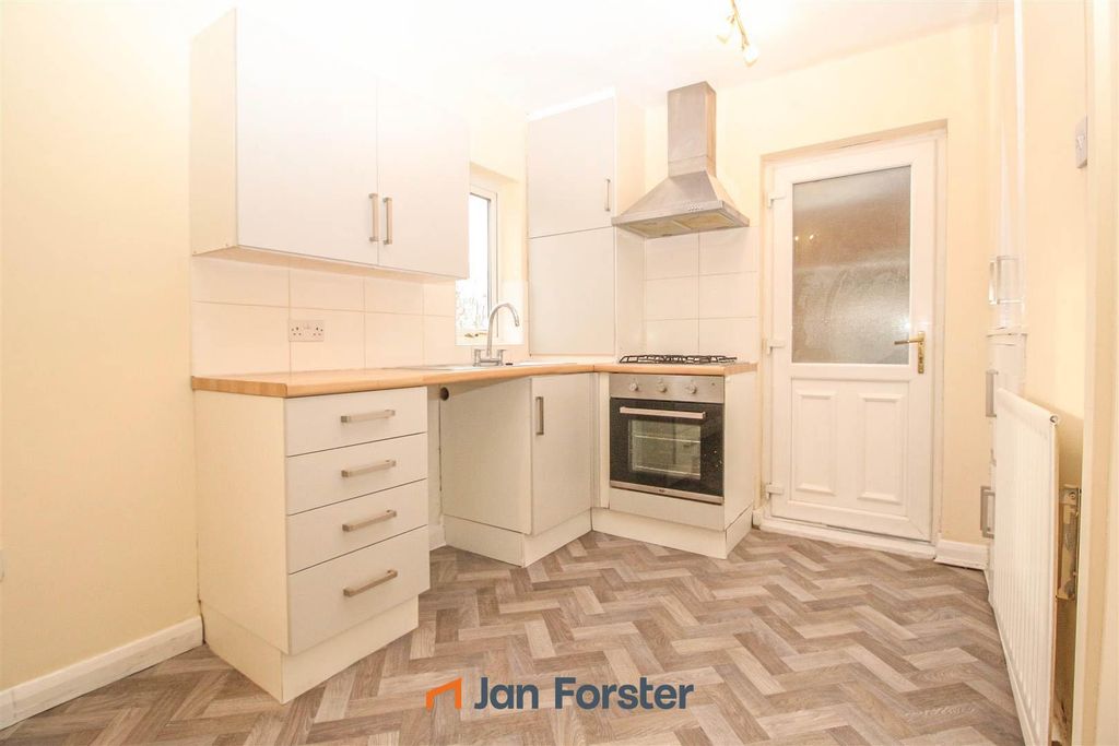 Property photo 3 of 13 Kitchen