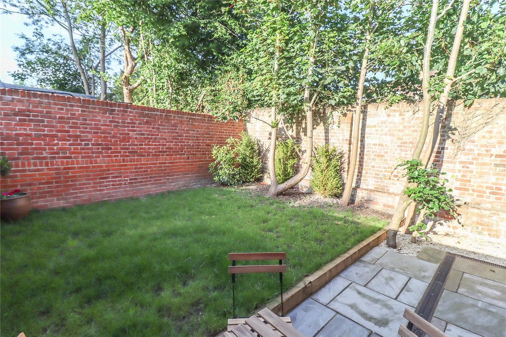 Property photo 2 of 19 Picture No. 56