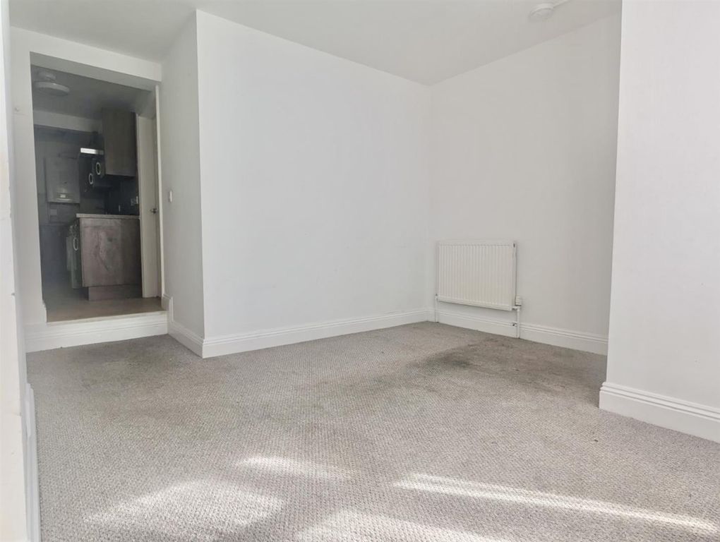 Property photo 2 of 15 5624001c-Acfd-4F13-Ac97-Fbffc8c44Bba.Jpeg
