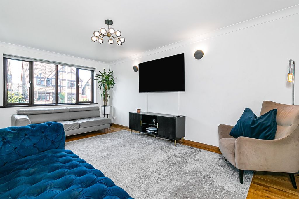 Property photo 3 of 18