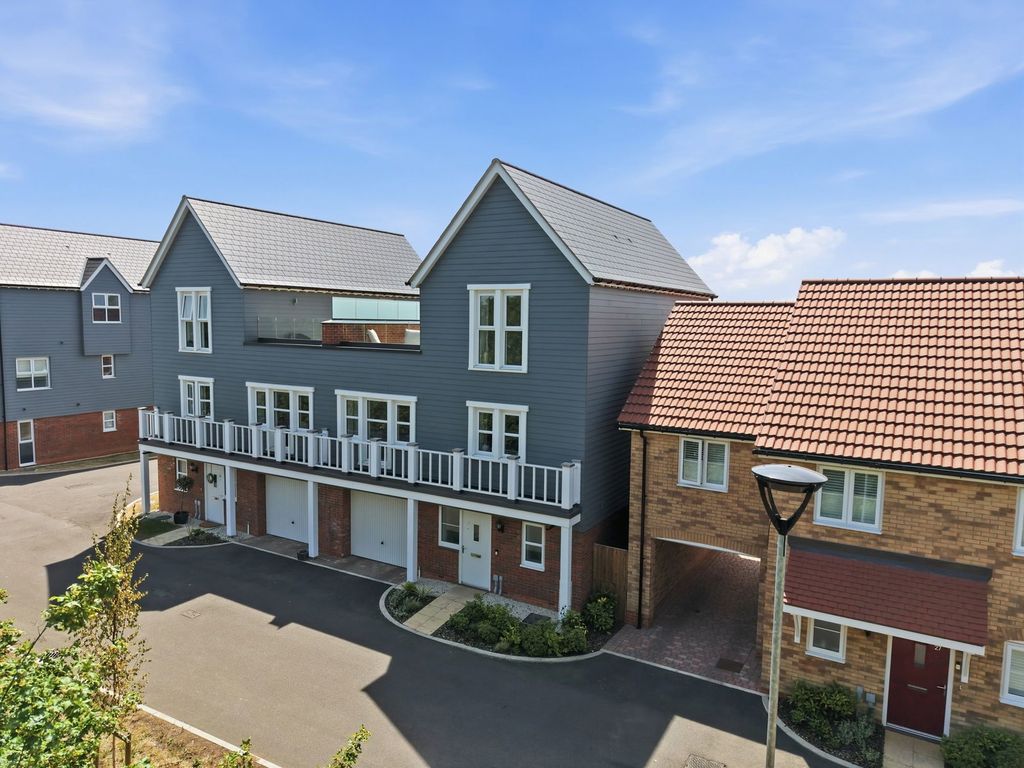 Property photo 1 of 32