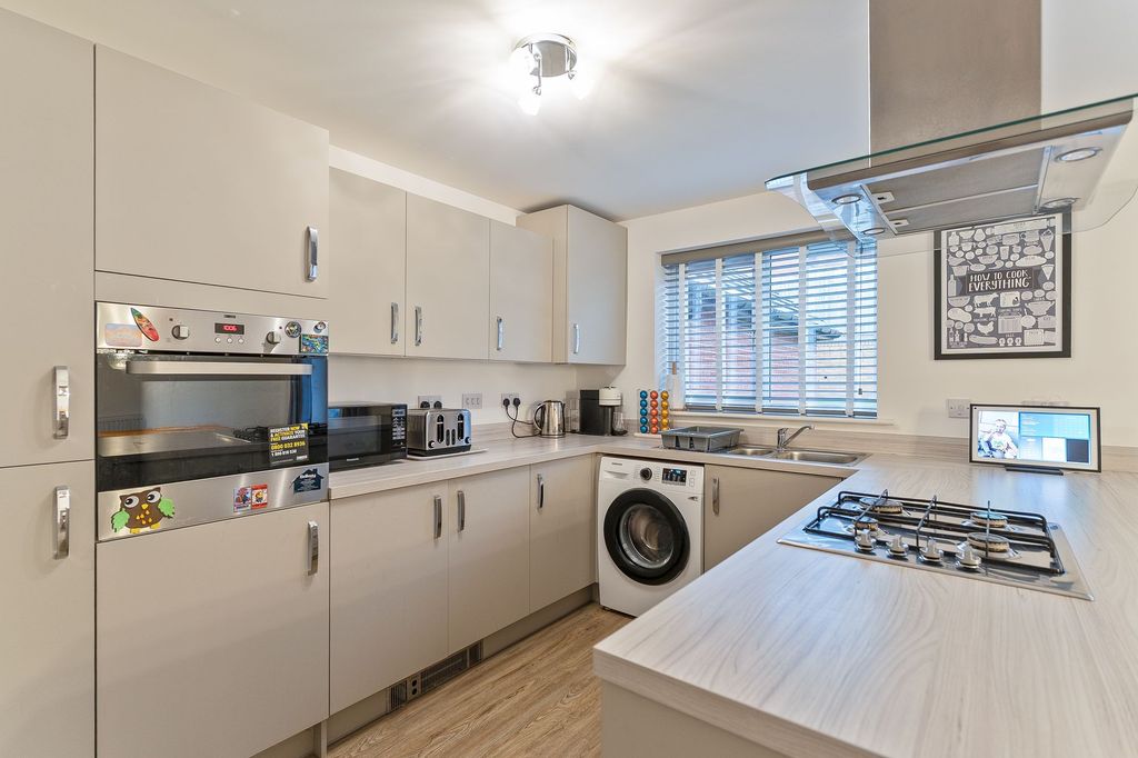 Property photo 3 of 25