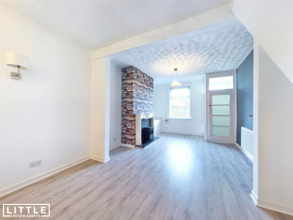 Property photo 3 of 19 Photo 2