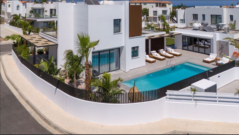 Property photo 1 of 36 Villa &amp; Swimming...