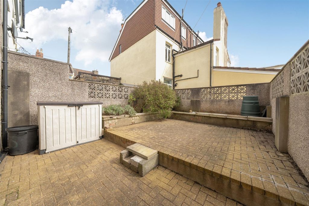 Property photo 3 of 14 Rear Courtyard 3.Jpg