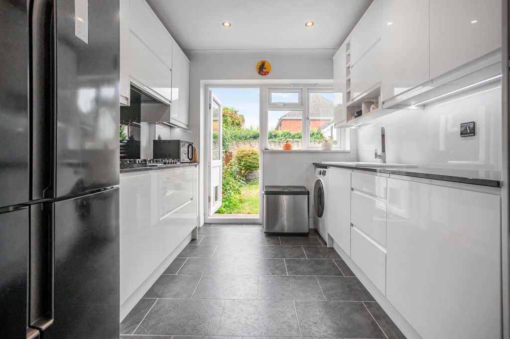 Property photo 2 of 19 Kitchen