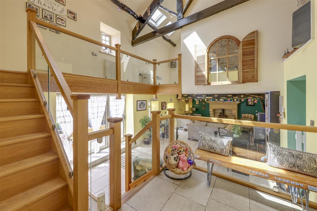 Property photo 2 of 43 Barn Landing