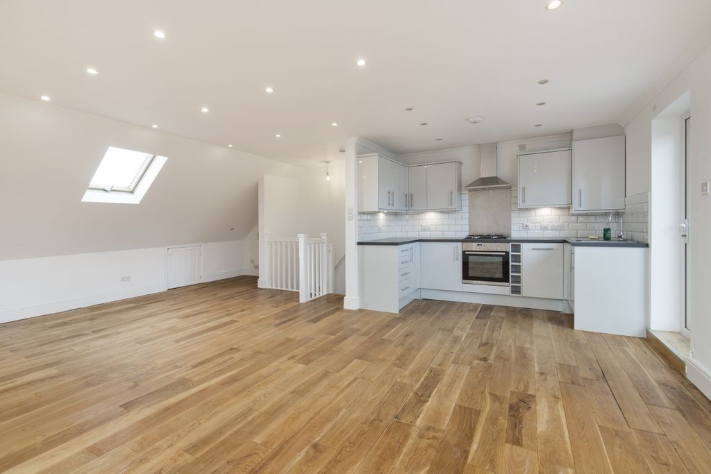 Property photo 1 of 13 Muncaster Road 7B...