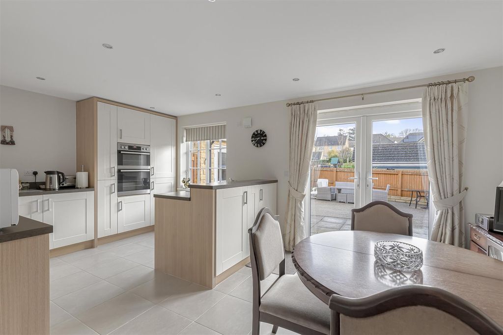 Property photo 2 of 22 Dining Kitchen