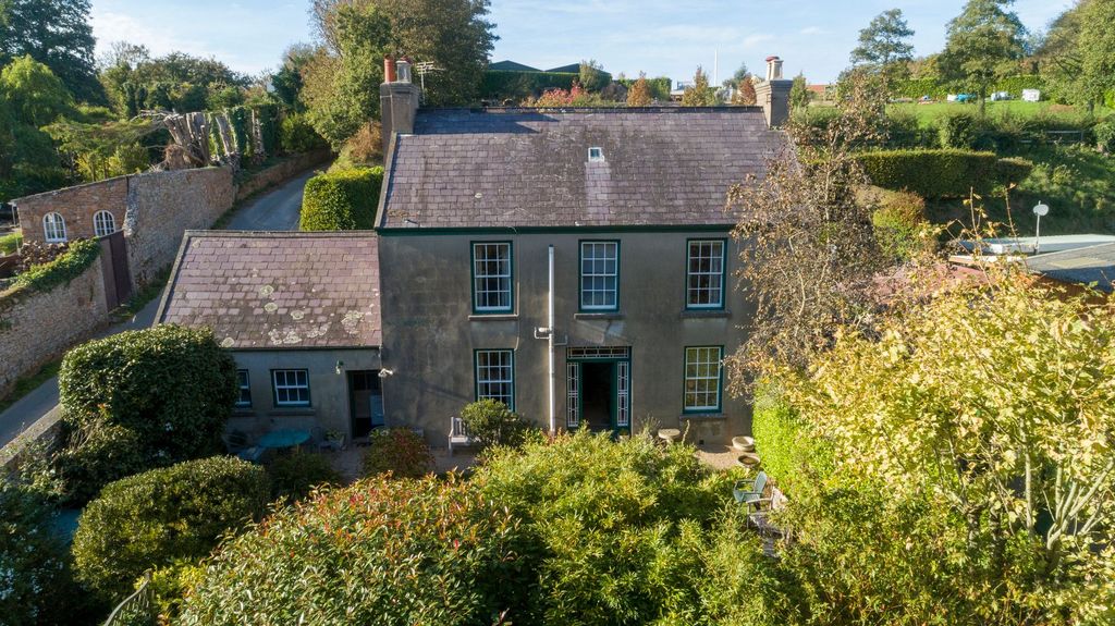 Property photo 1 of 42