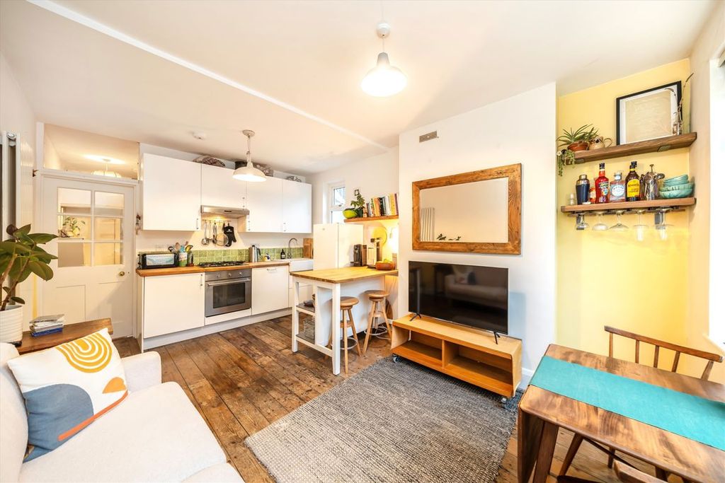 Property photo 2 of 6