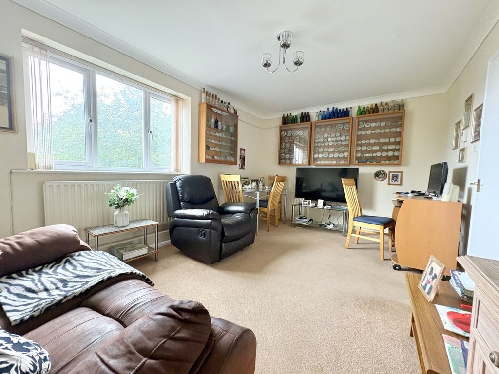 Property photo 2 of 20