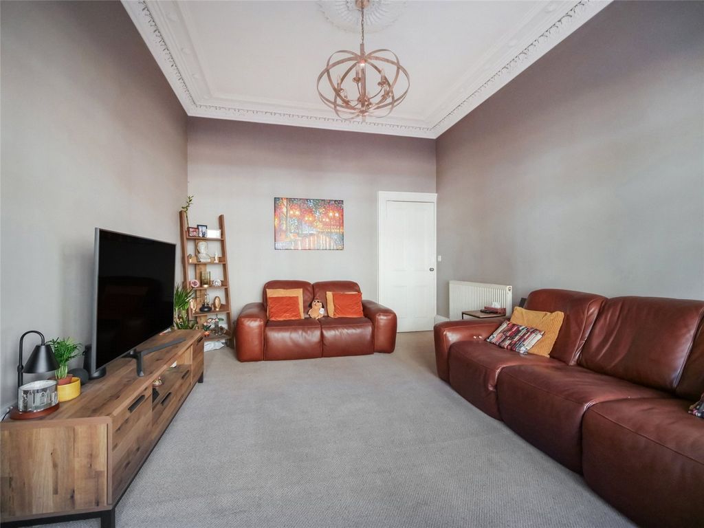 Property photo 3 of 14 Living Room