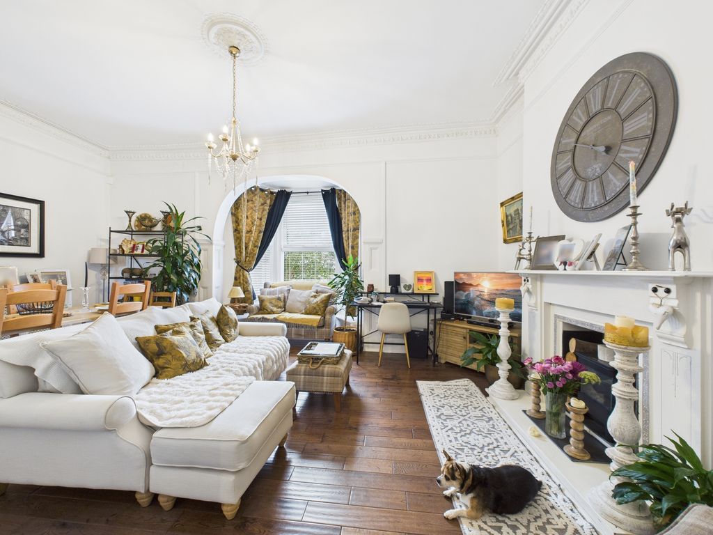 Property photo 3 of 18 Cam03974G0-Pr0224-Still002