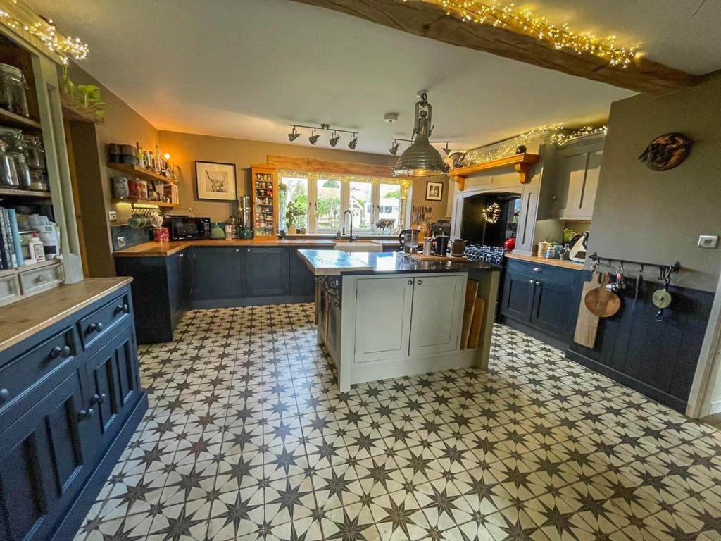 Property photo 3 of 35 Tlc_B5c85024-9A26-42E7-Afae-Ffc8F024B0De_E922F60.J