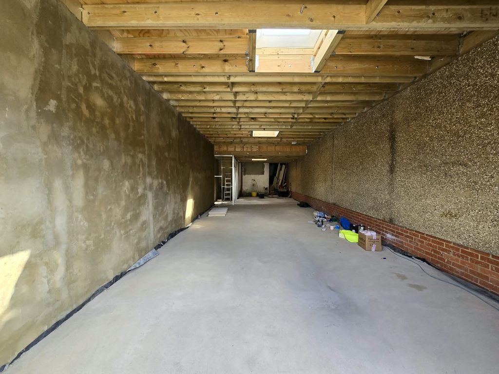 Property photo 1 of 2