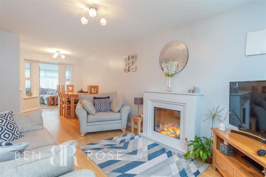 Property photo 2 of 25 Lounge/Diner