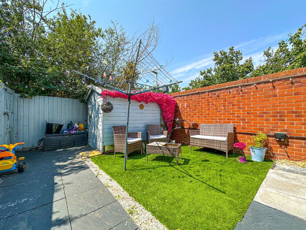 Property photo 2 of 18 5298234