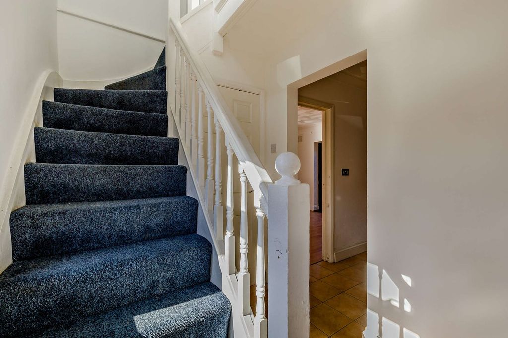 Property photo 2 of 30