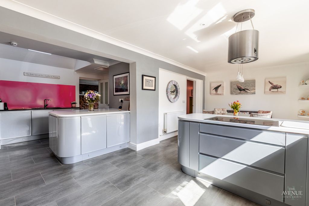 Property photo 3 of 38 4970907