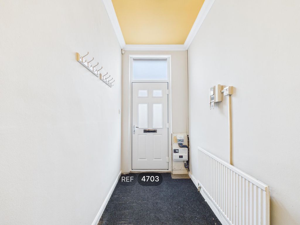 Property photo 2 of 40 Hallway