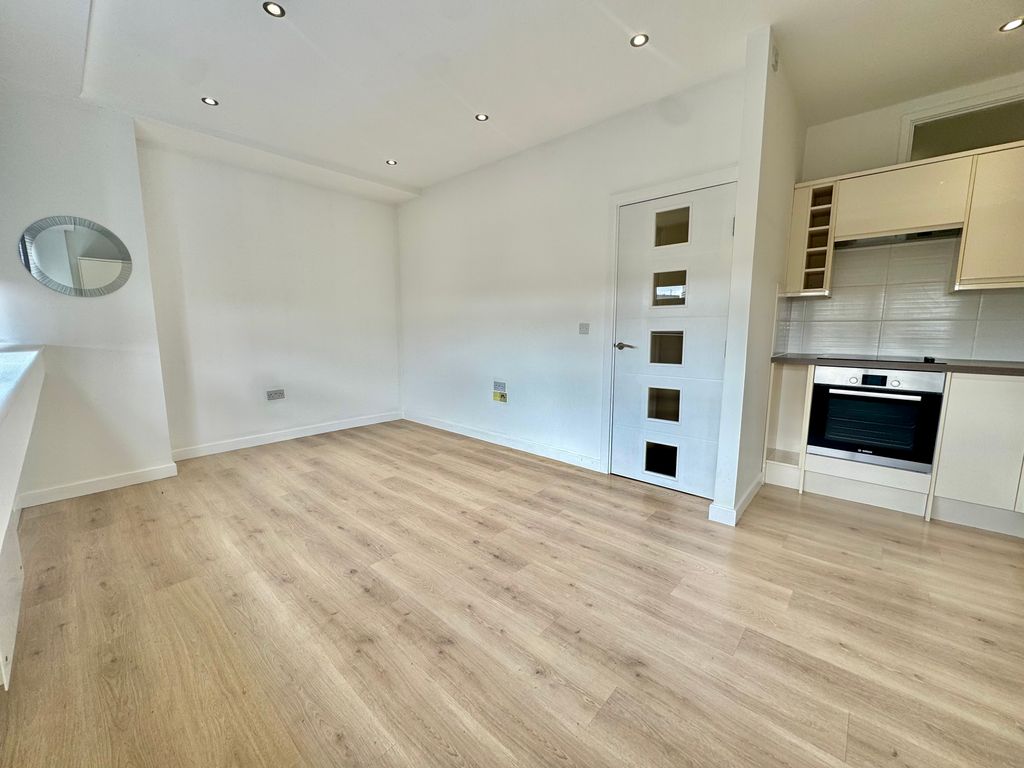 Property photo 2 of 6 Image