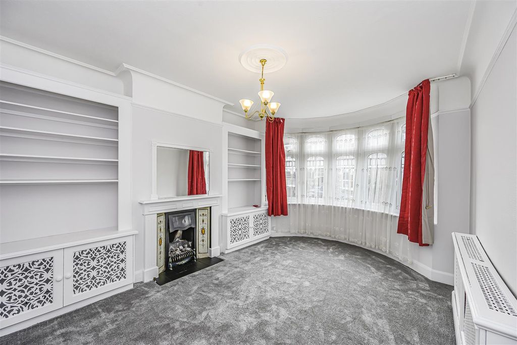 Property photo 2 of 25