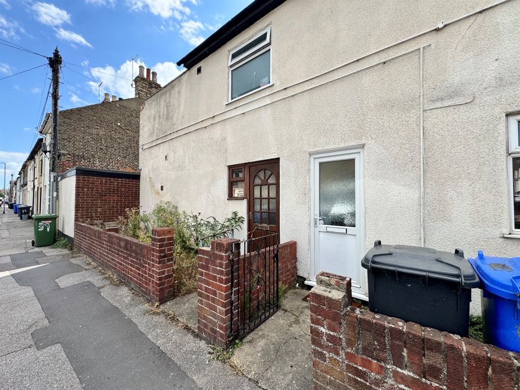 Property photo 2 of 8