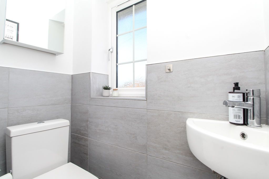 Property photo 3 of 18 Upstairs Toilet