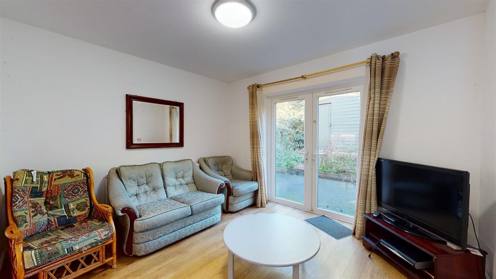 Property photo 3 of 21 Picture No. 03