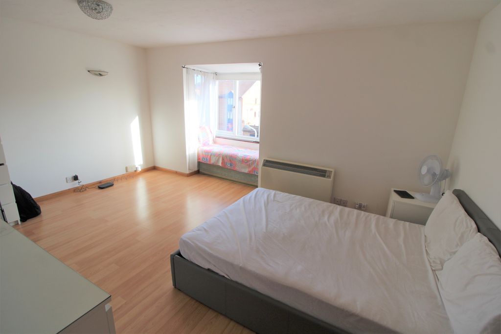 Property photo 3 of 4