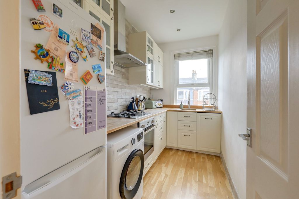 Property photo 3 of 8