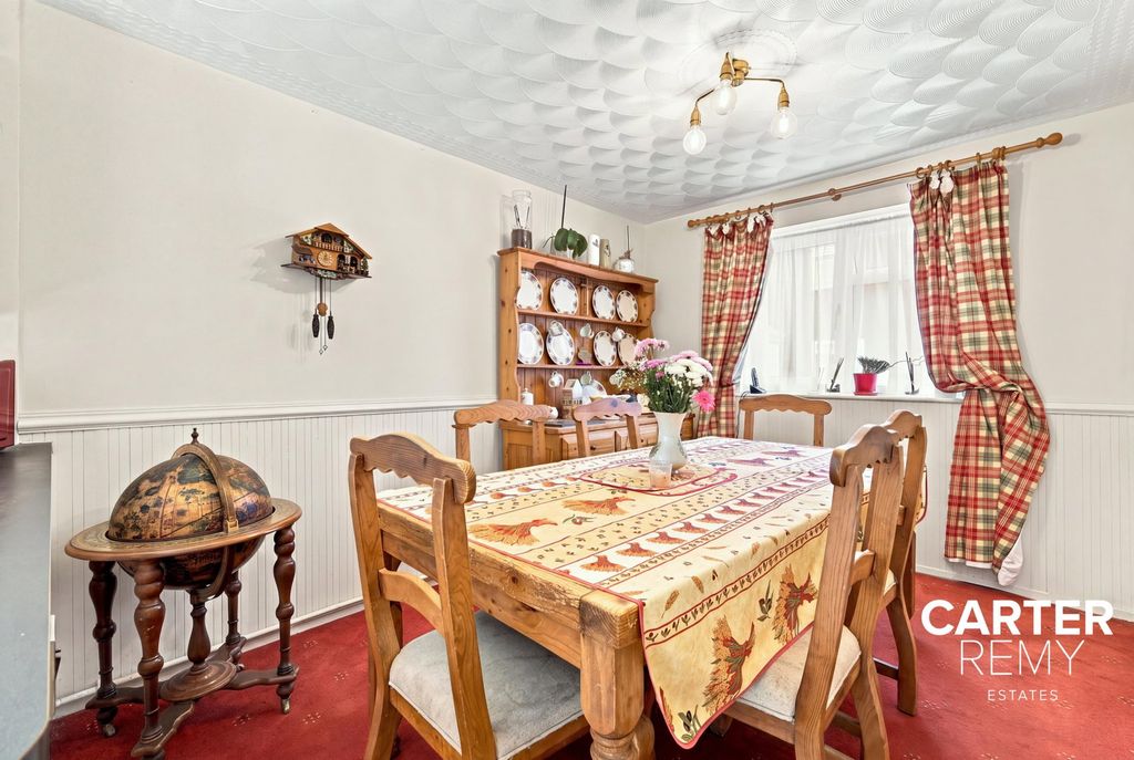 Property photo 3 of 27