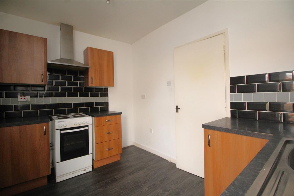 Property photo 3 of 8 Kitchen 1 .Jpg