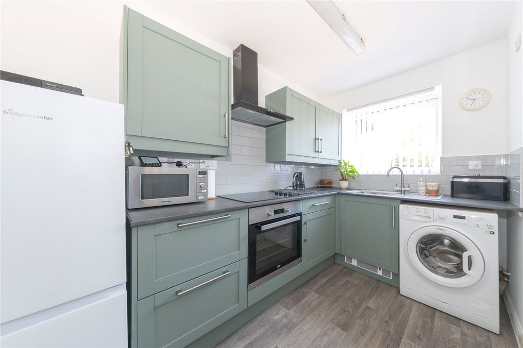 Property photo 2 of 11 Kitchen