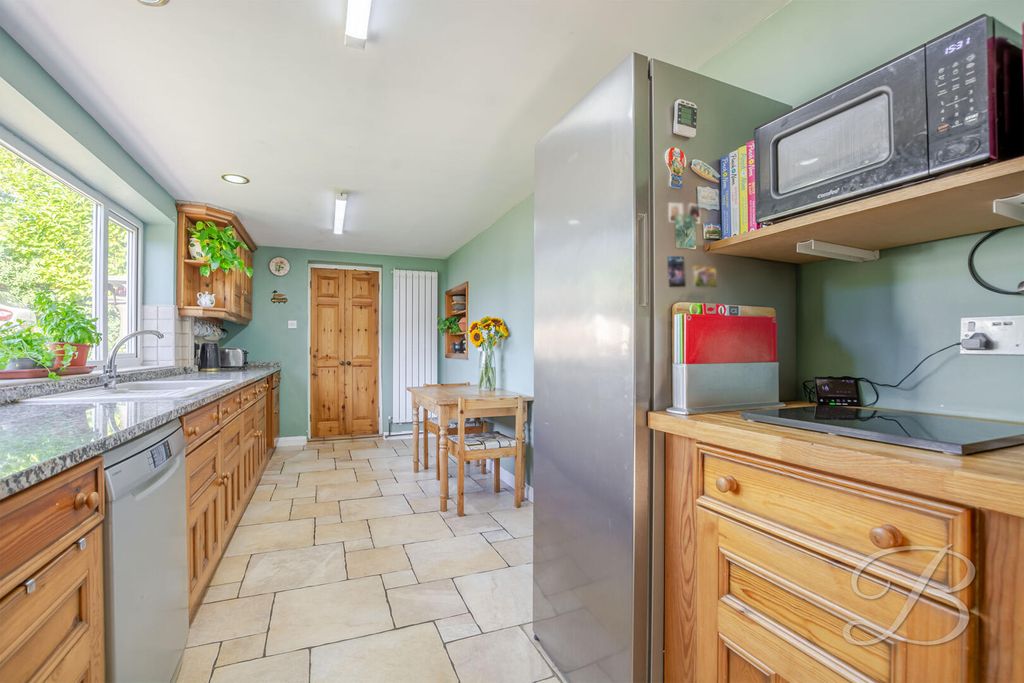 Property photo 2 of 47 Kitchen